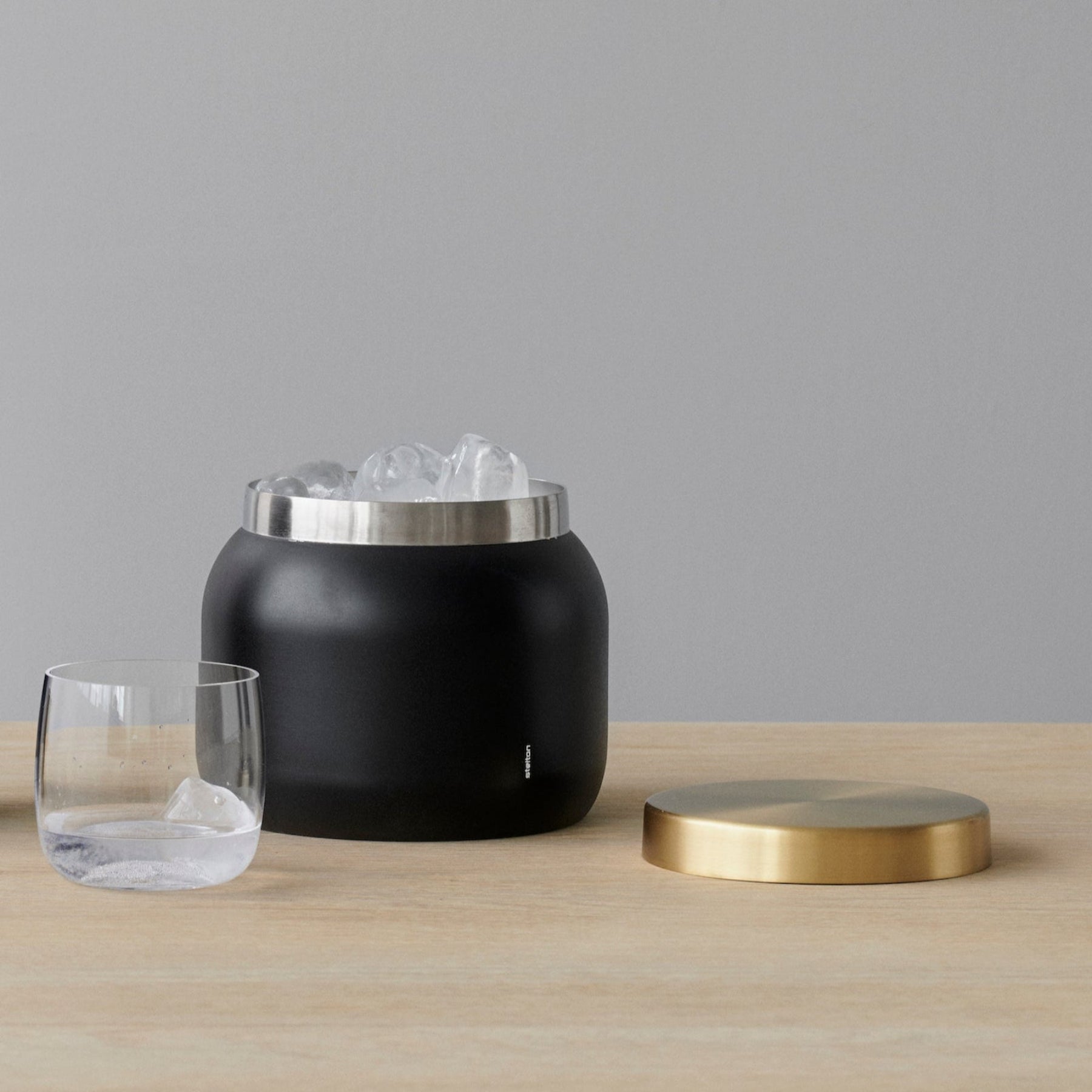 Collar ice bucket 1.8L black / brass