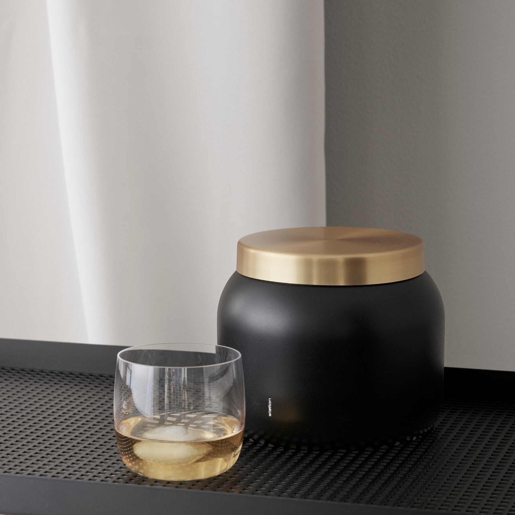Collar ice bucket 1.8L black / brass