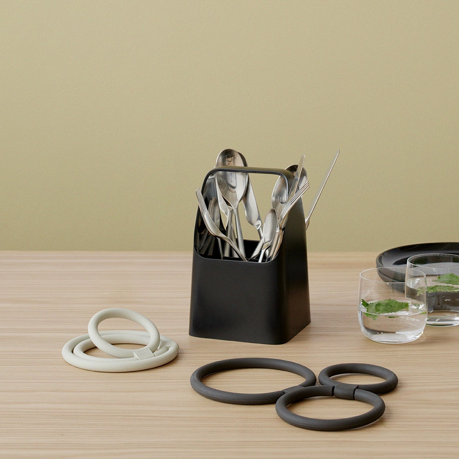 CIRCLES folding trivet - light grey