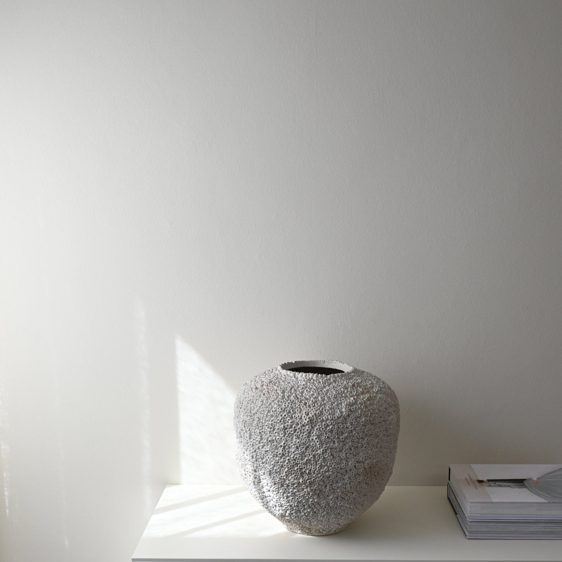 Sunao Vase, Medio - Beehive, Birch Finish