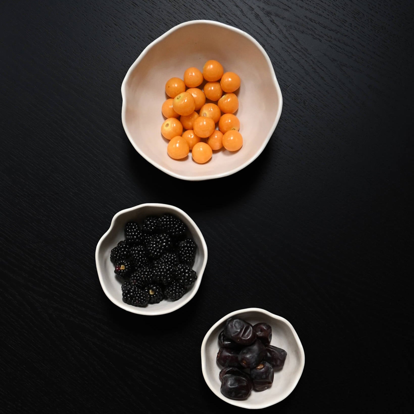 101 Copenhagen Native Bowl, Medio, Mini and petit with fruits and tomatoes