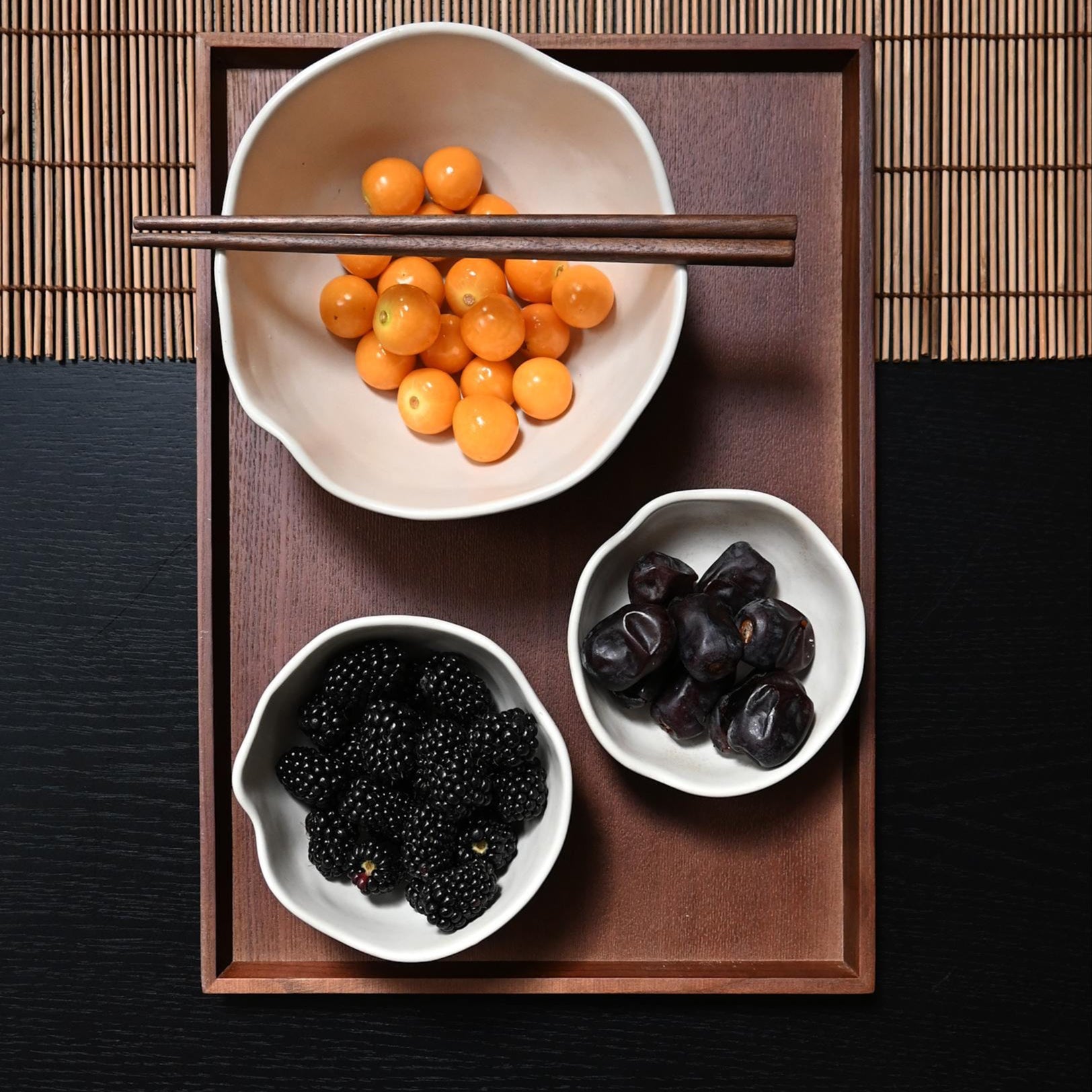 101 Copenhagen Native Bowl, Medio, Mini and petit with fruits and tomatoes