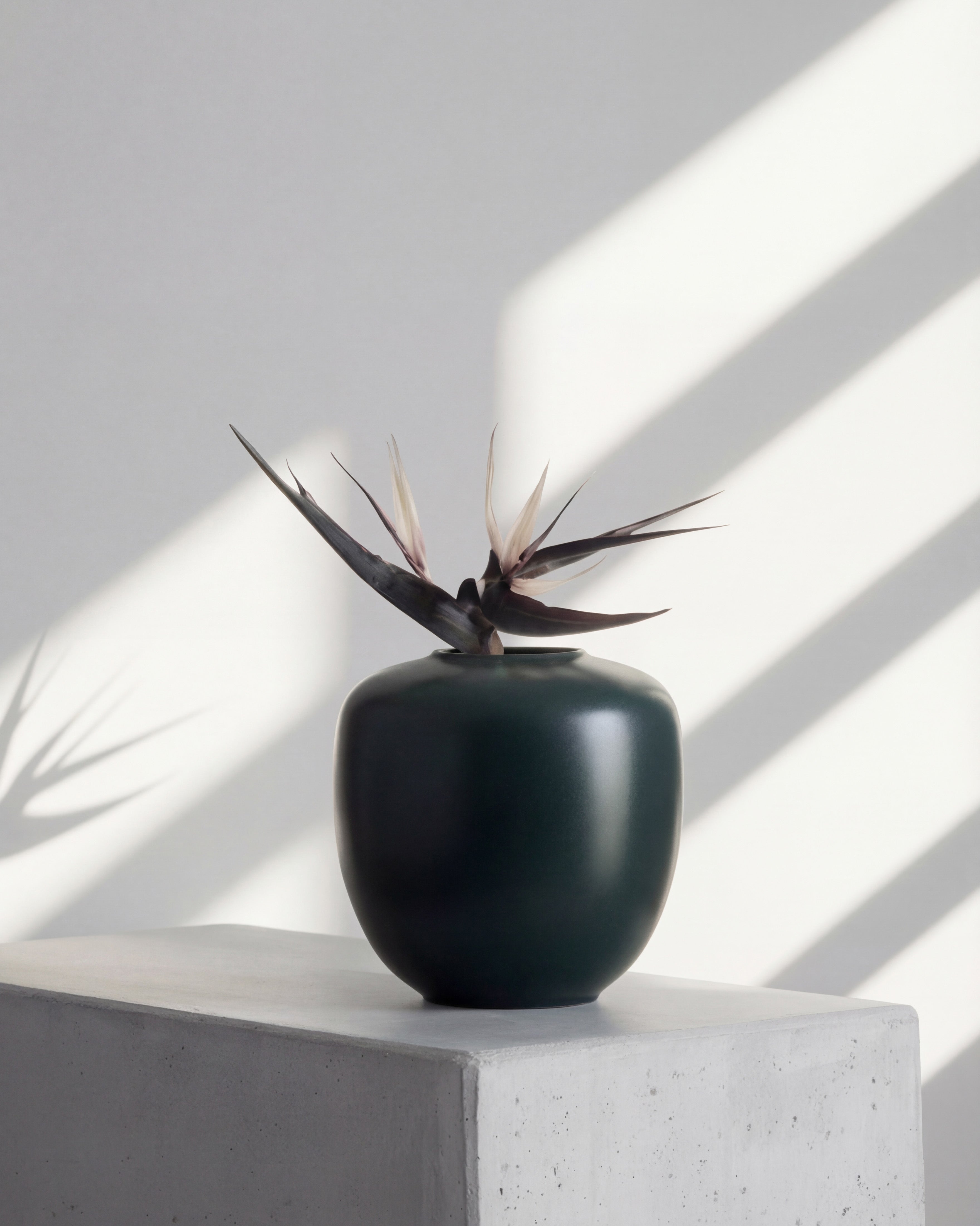 Sunao Vase, Medio - Dark Green