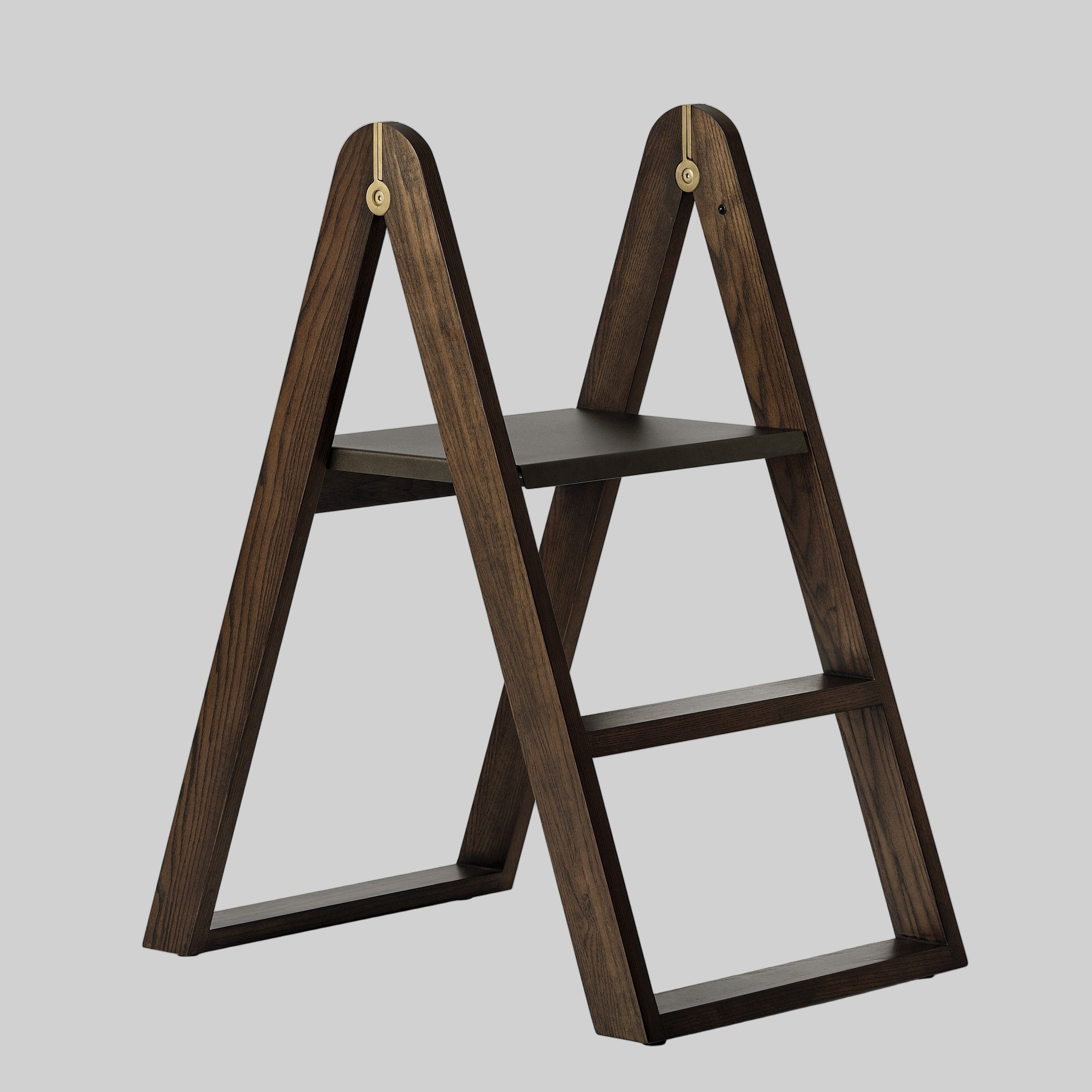 REECH Step Ladder, Dark Ash *Pre-order