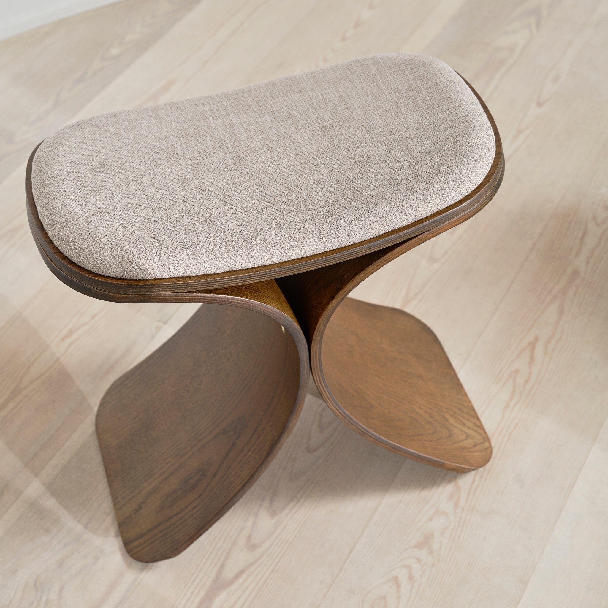 Luno Stool dark oak/ dark beige textile*