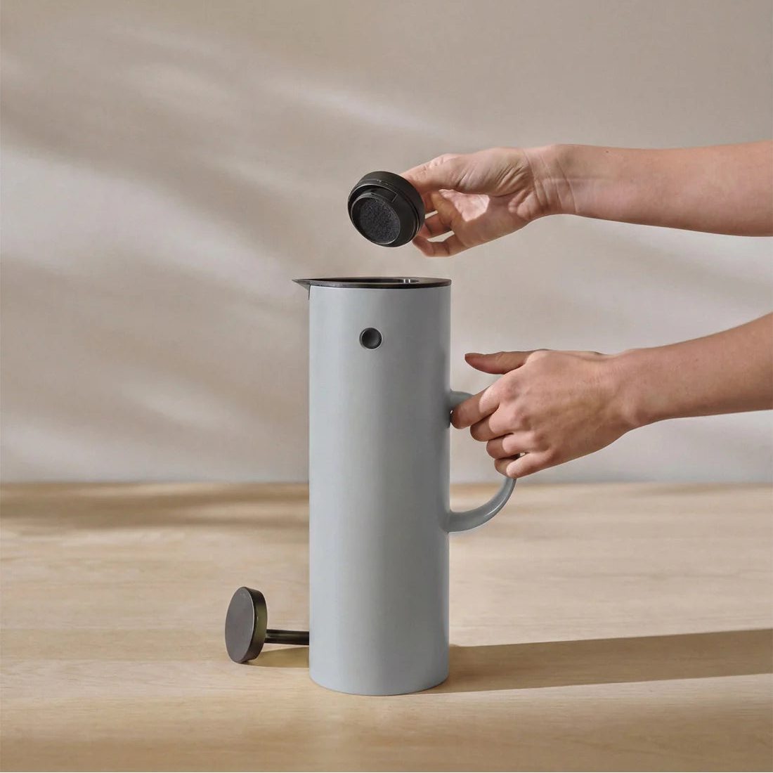 EM77 vacuum jug 1L - Soft Cloud