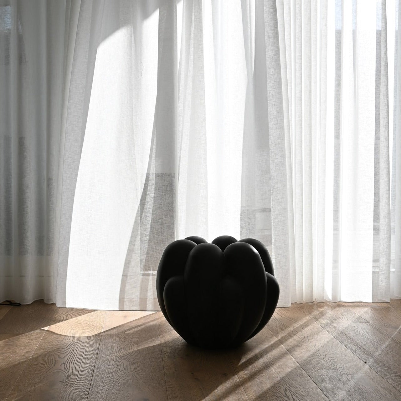 Bloom Vase, Big - Black