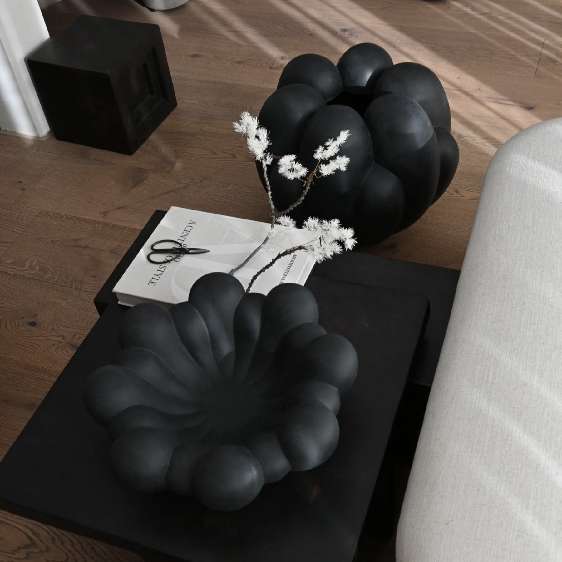 Bloom Vase, Big - Black