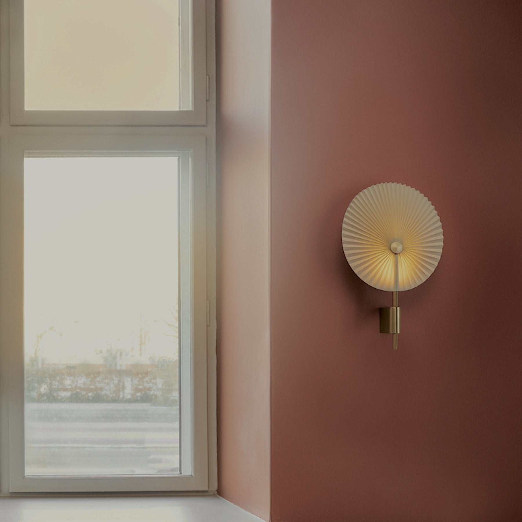 LIRIS Wall Sconce Light, Brass*