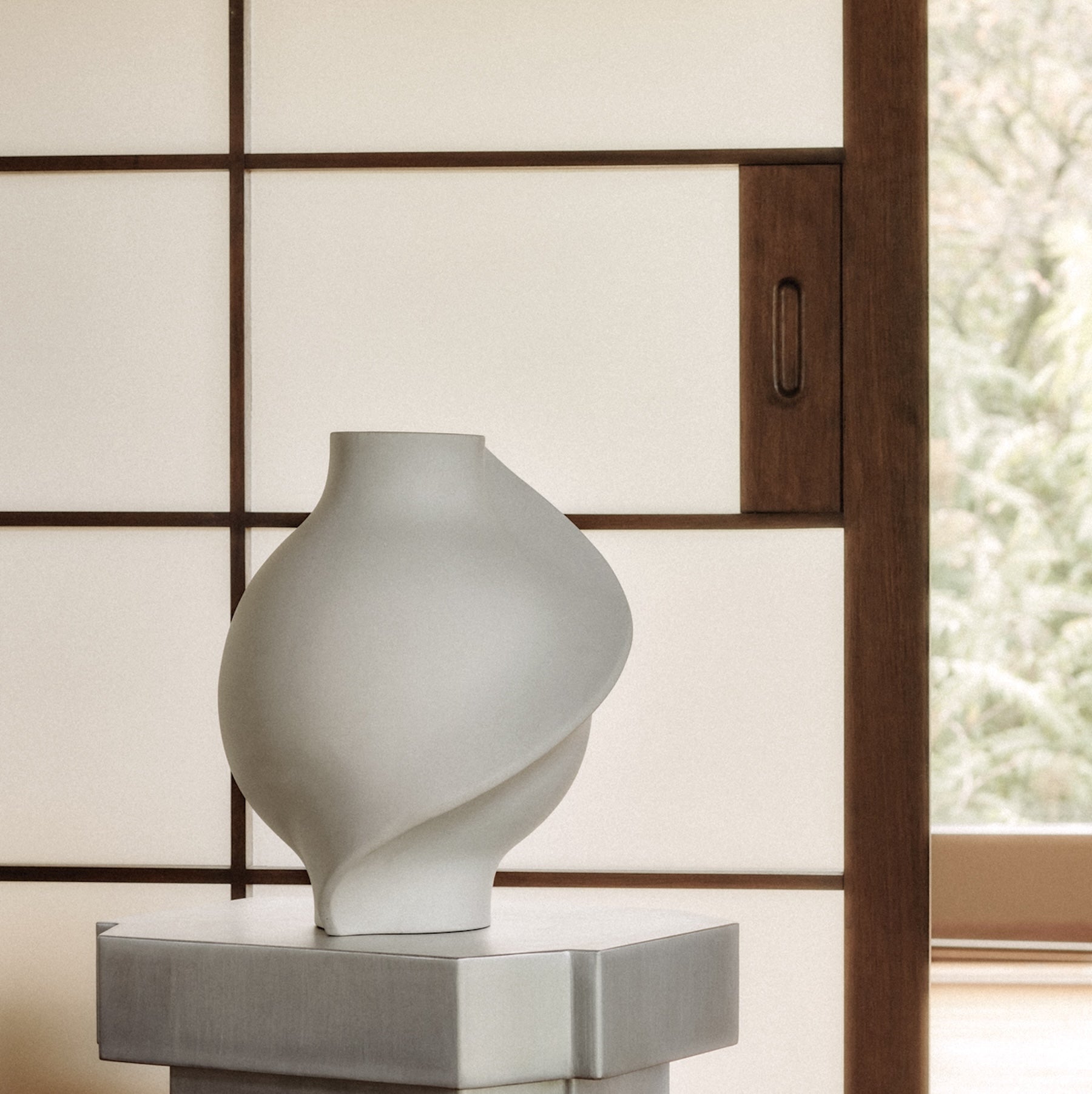 Ceramic Pirout Vase 02 Raw White