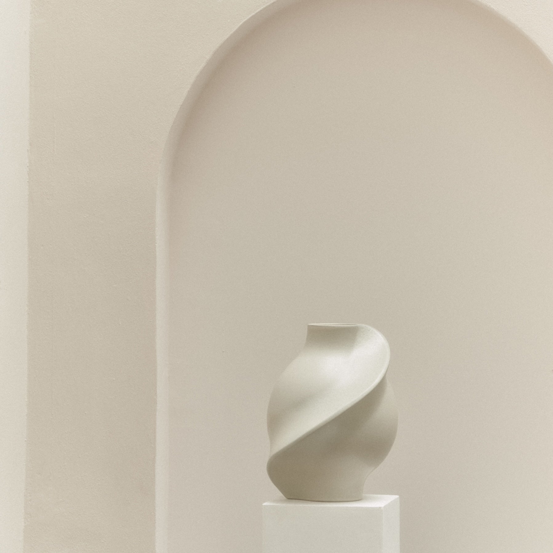 Ceramic Pirout Vase 02 Raw White