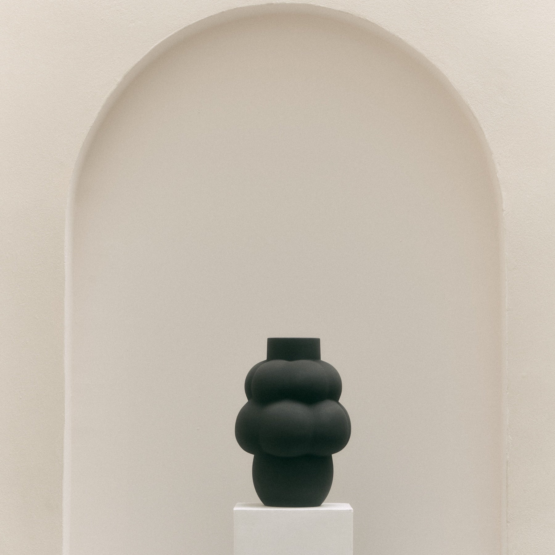 Balloon Vase 04 Grande Ink Black
