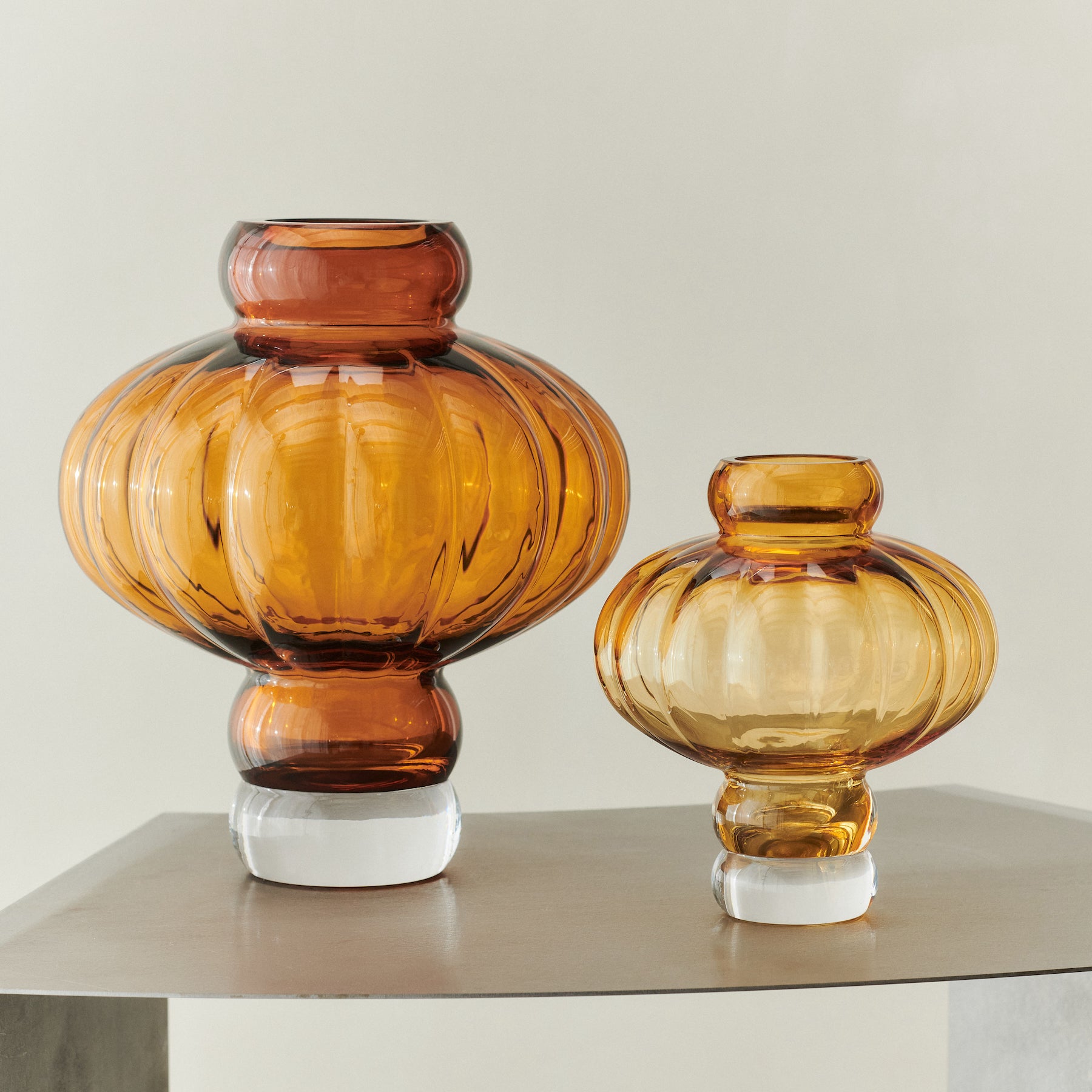 Balloon Vase 02 Amber
