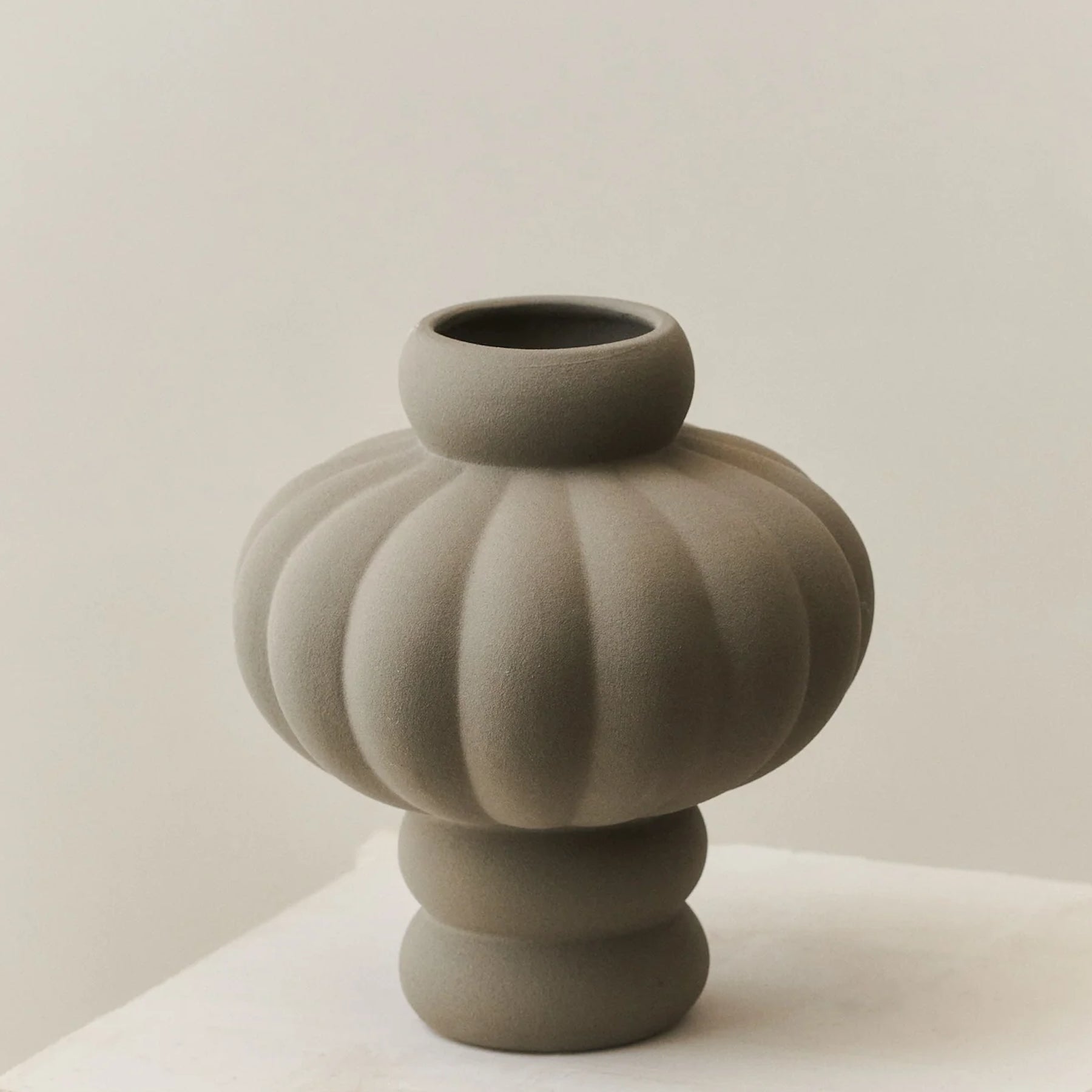 Balloon Vase 02 Sanded Grey