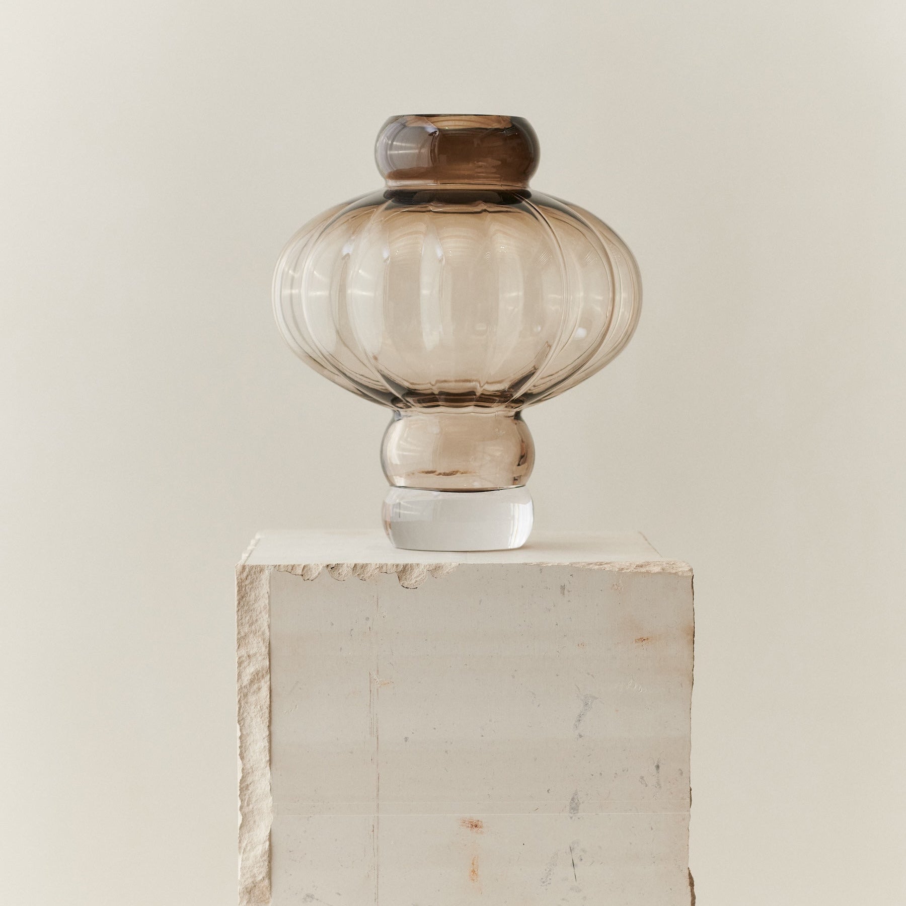 Balloon Vase 02 Smoke