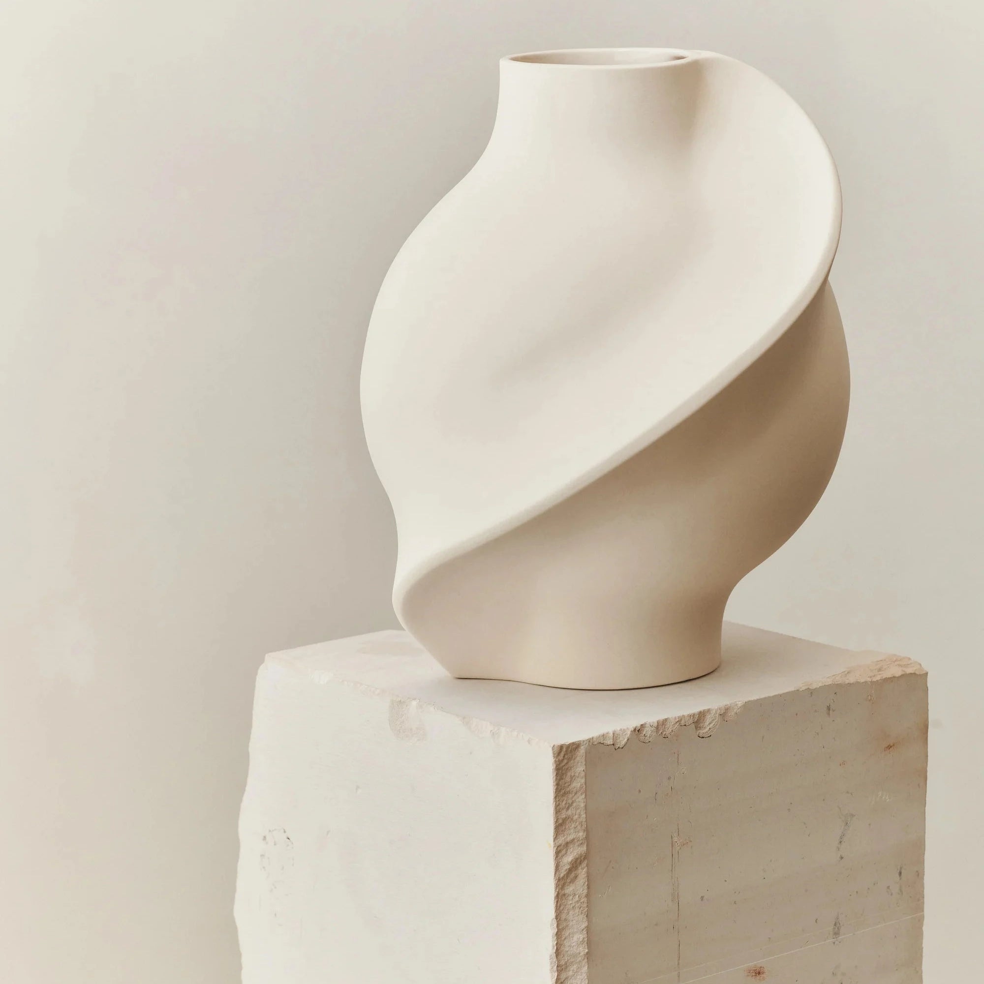 Ceramic Pirout Vase 02 Raw White