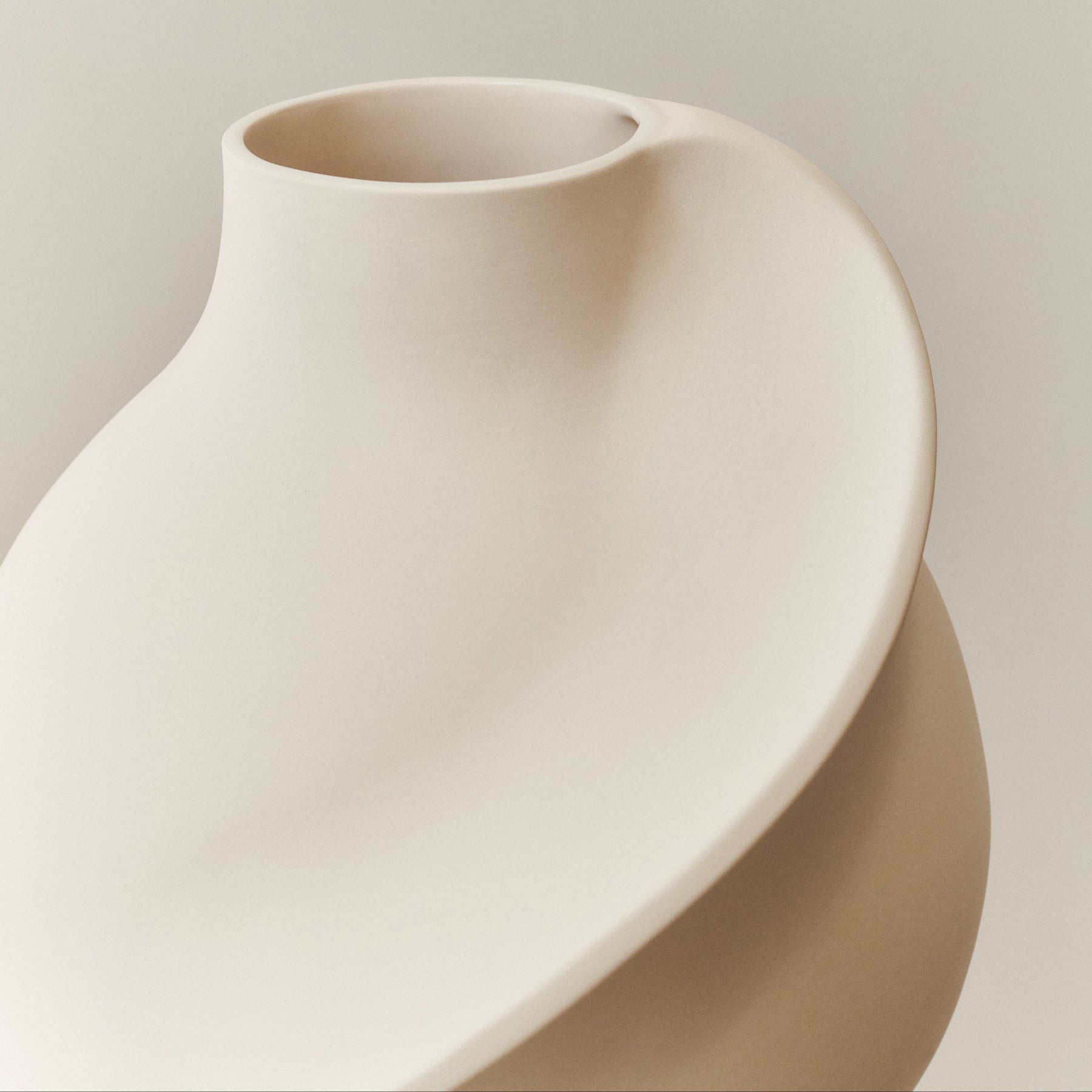 Ceramic Pirout Vase 02 Raw White
