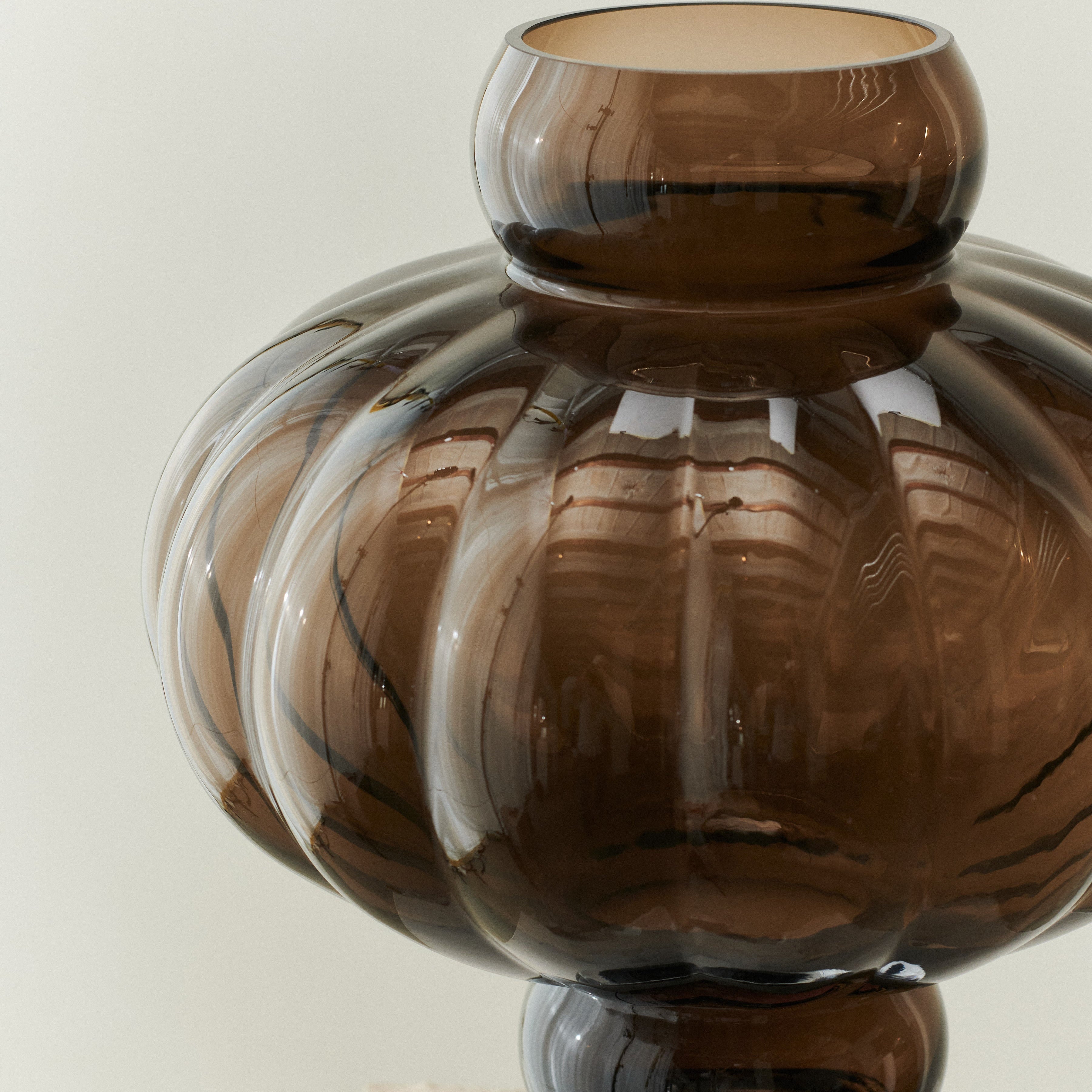 Balloon Vase 08 Smoke