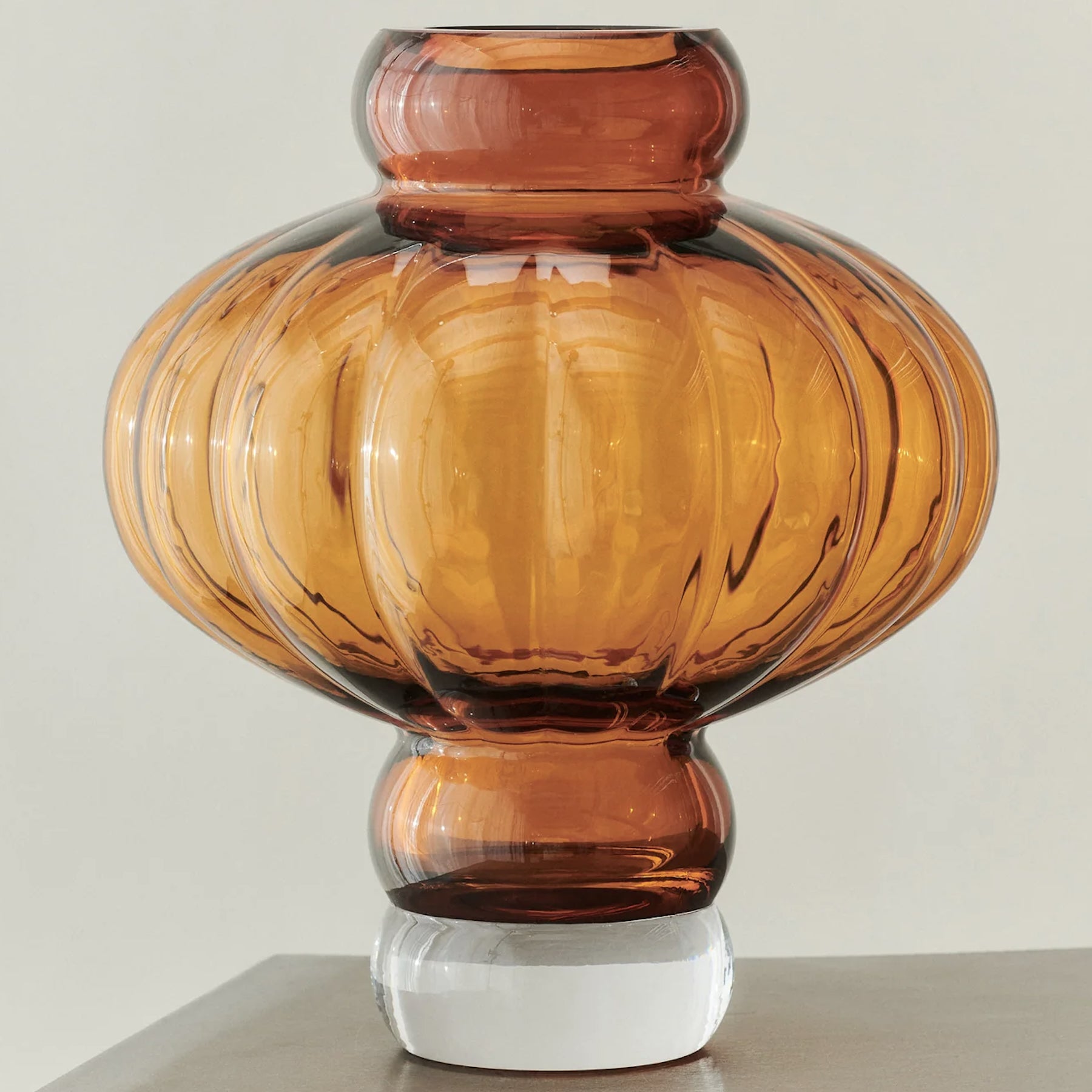 Balloon Vase 08 Amber