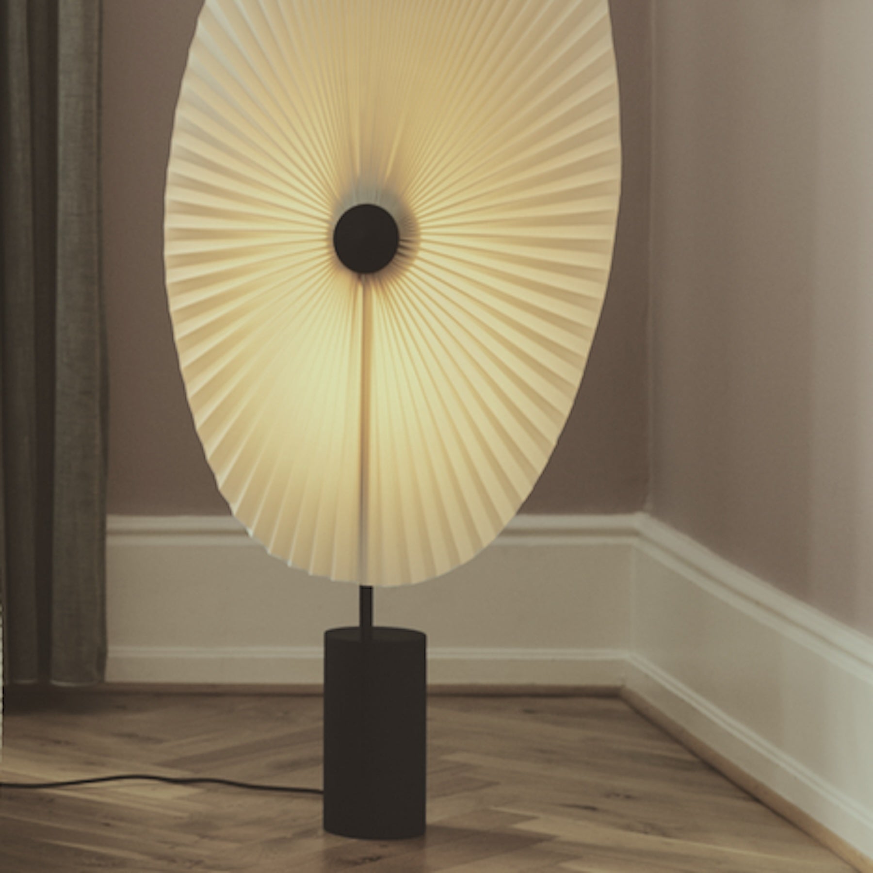 LIRIS Floor Lamp, Black*