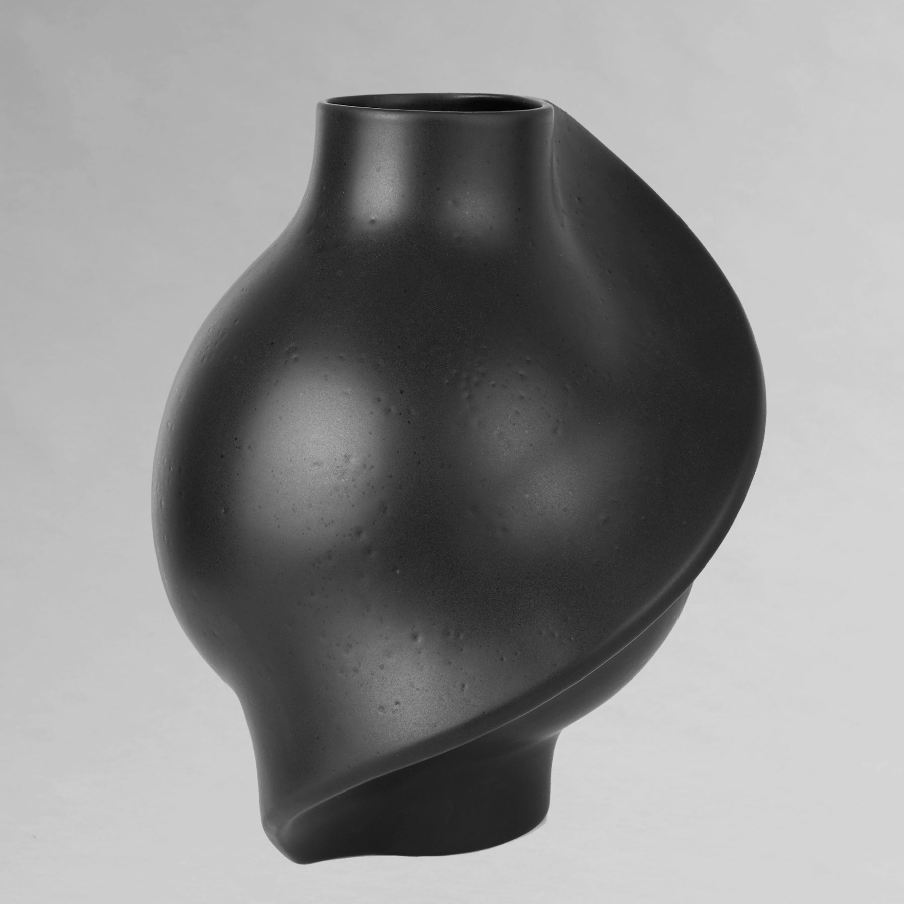 Ceramic Pirout Vase 02 Ink Black