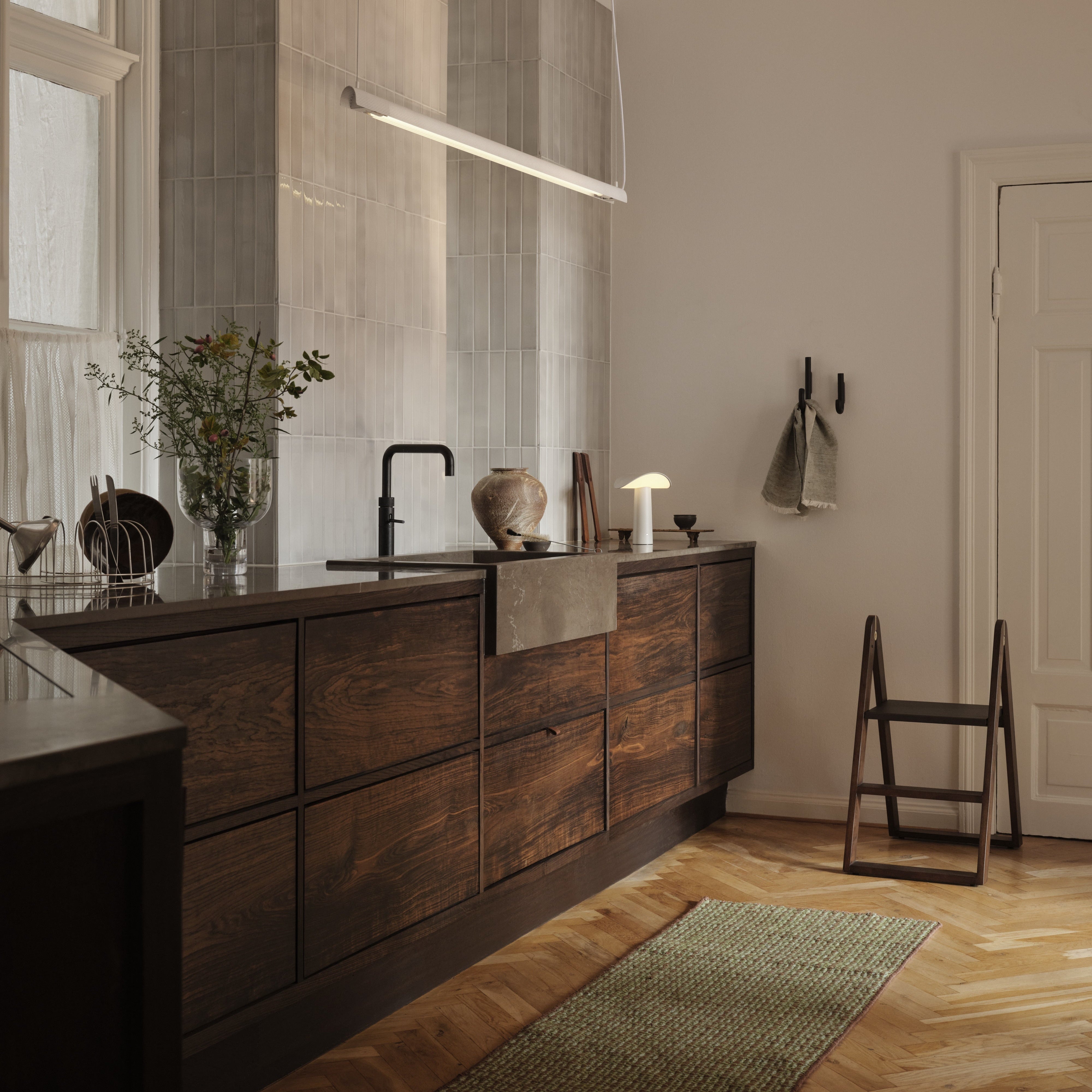 REECH Step Ladder, Dark Ash *Pre-order