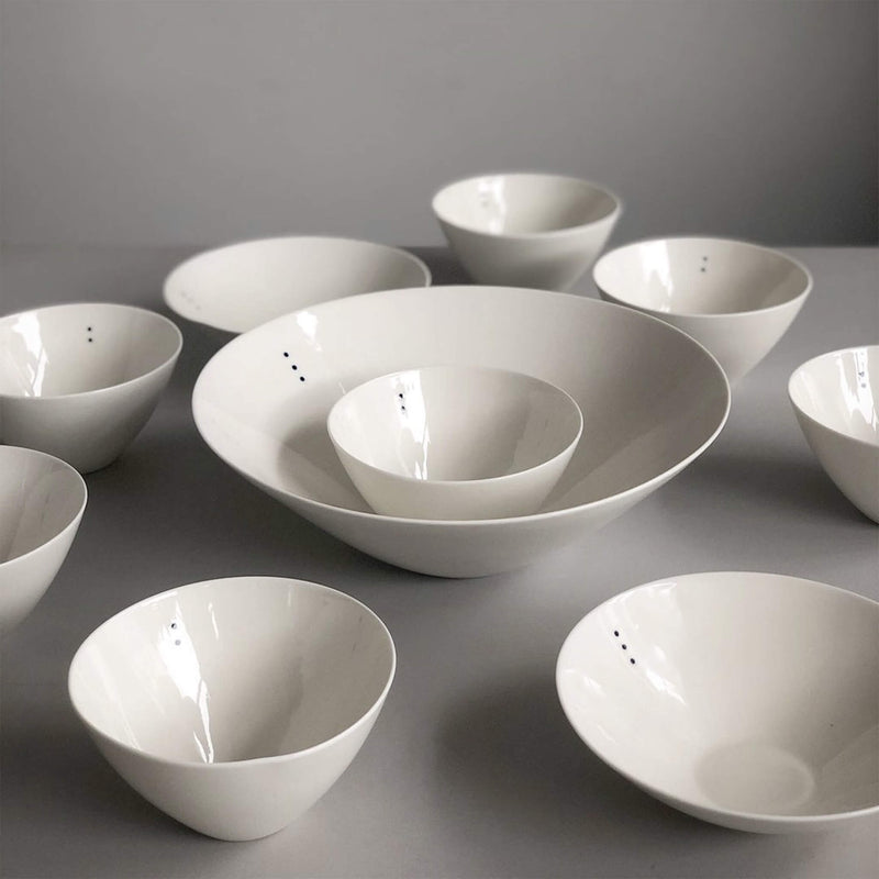 Bowls made out of porcelain, in different shapes and sizes