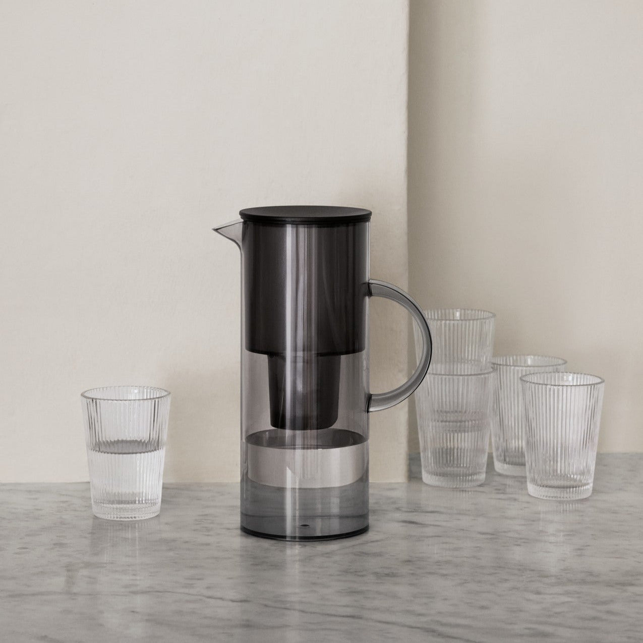 EM77 water filter jug - smoke