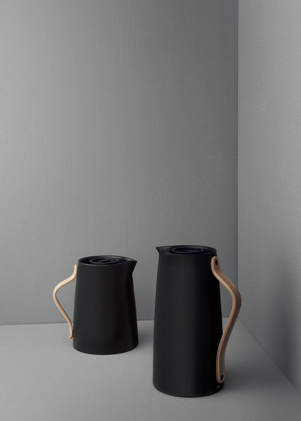 Emma vacuum jug, coffee 40.6 oz  Soft black