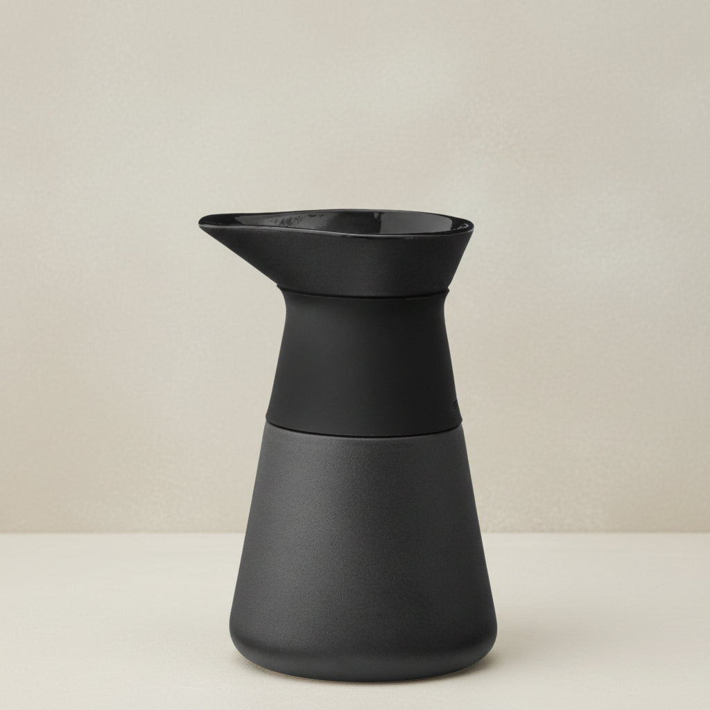 Theo milk jug - matte black*