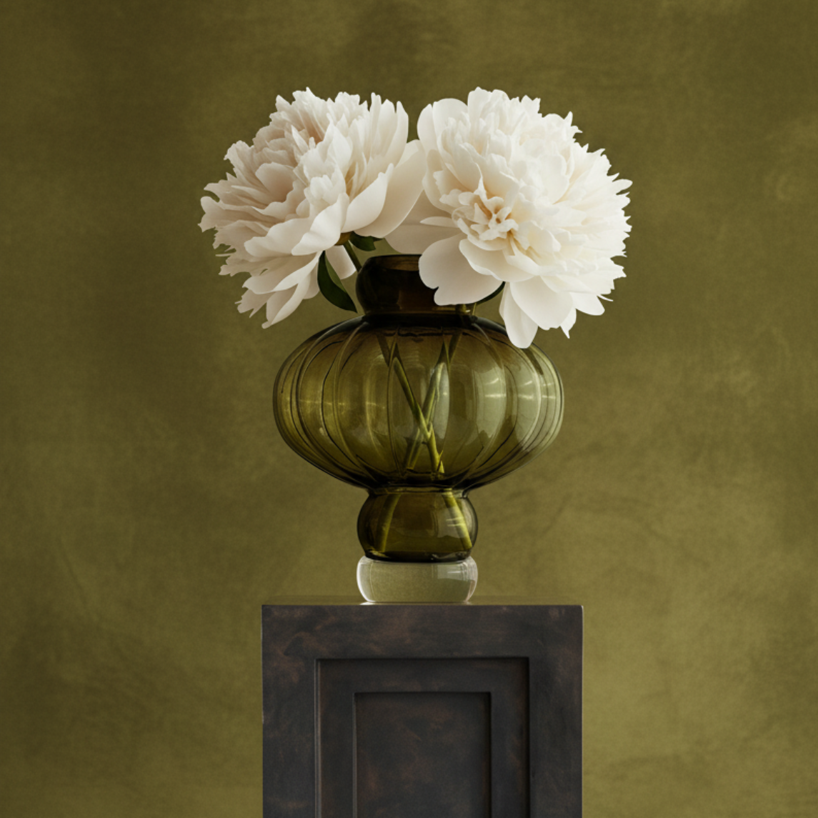 Balloon Vase 02 Olive with peonies on Podium Coffee Medio