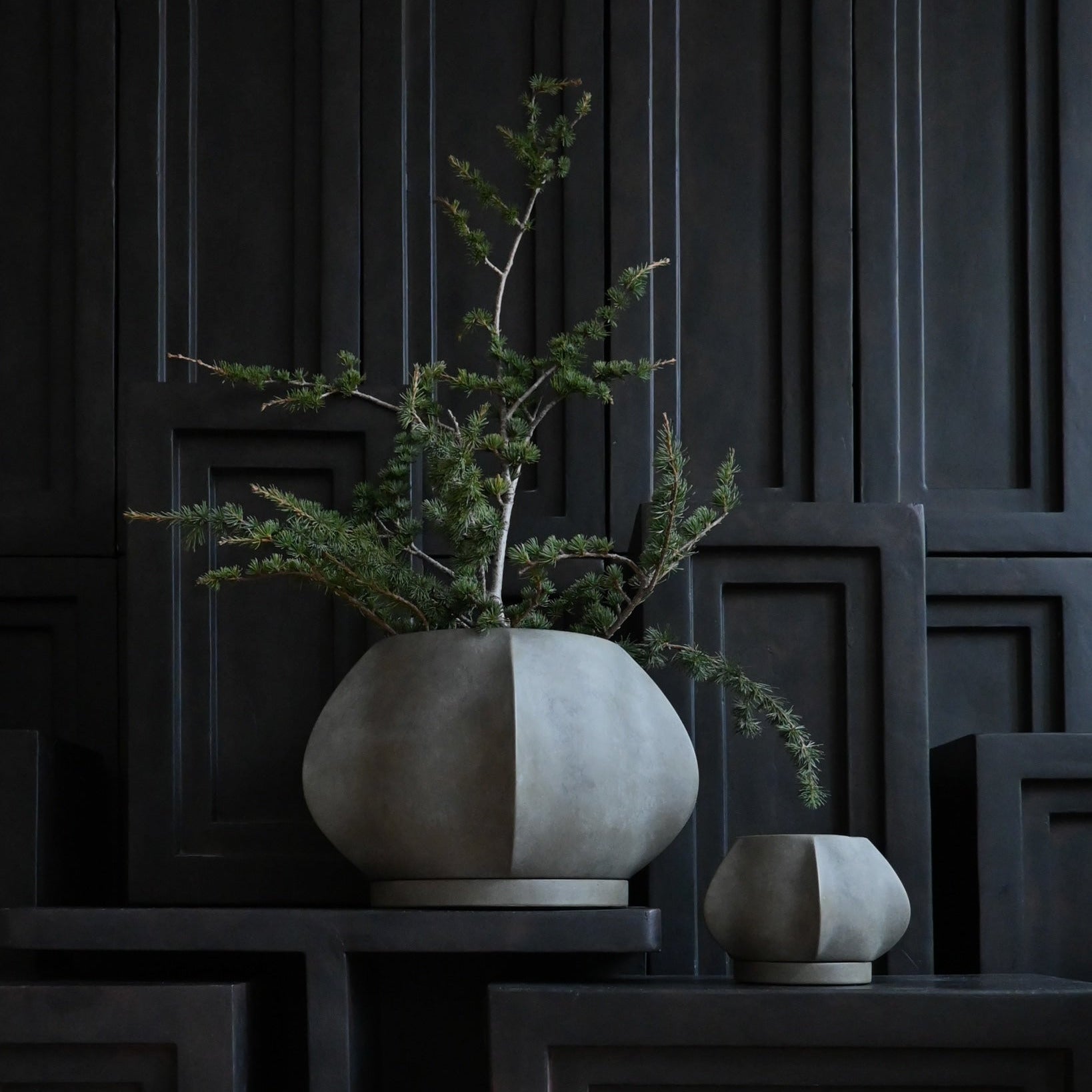 dark grey plant pots 101 Copenhagen