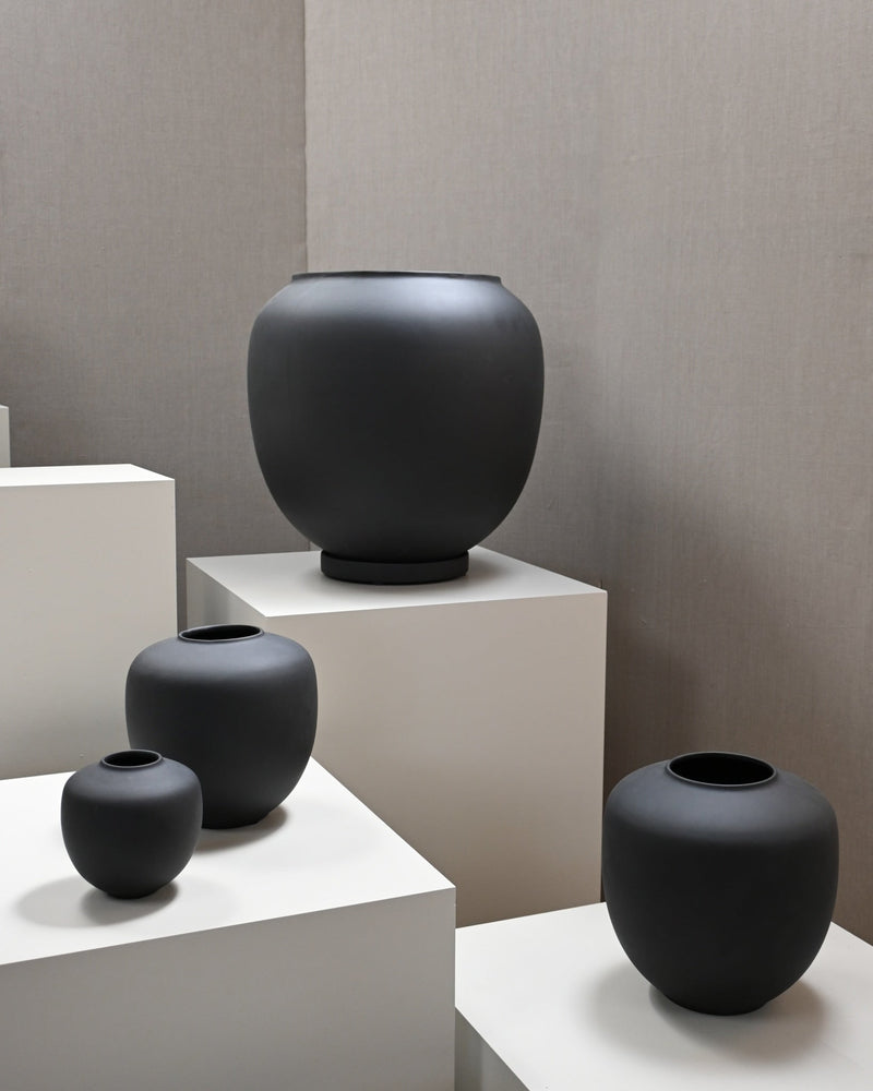 Sunao Vase, Medio - Black