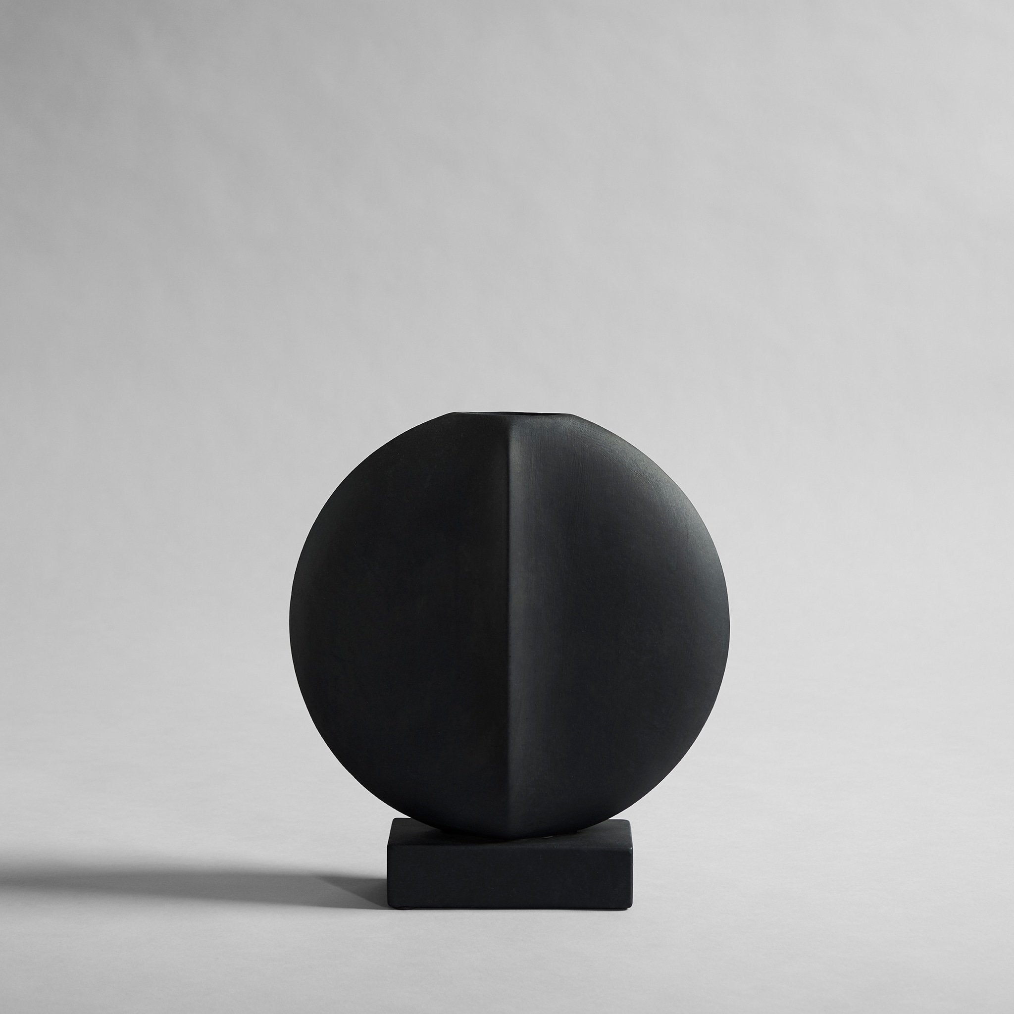 Guggenheim Vase, Mini - Black - 101 CPH