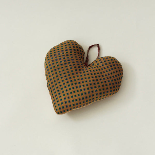 SUSTAIN vintage silk heart, medium. (box of 6)