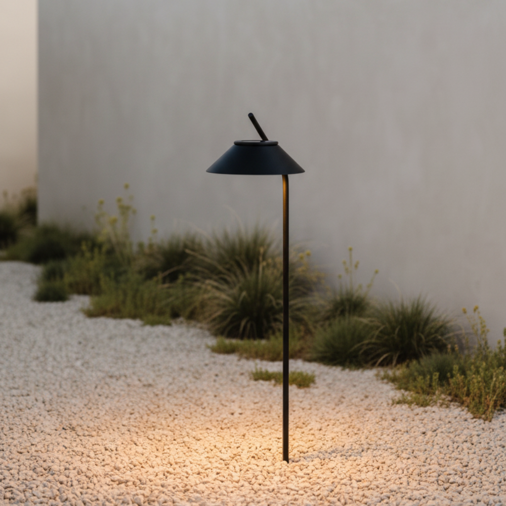Single Vinkel Lamp Close-Up with Mediterranean Background