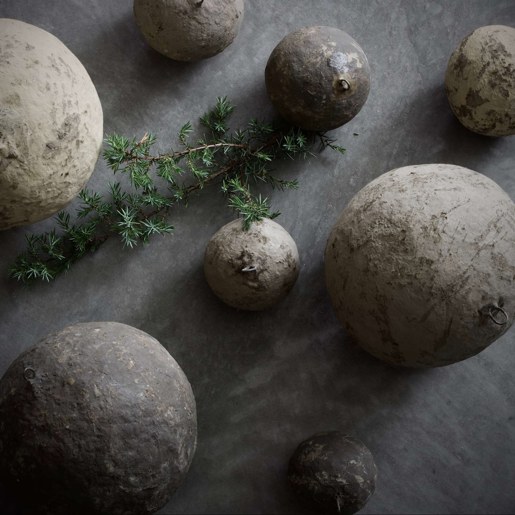 SUSTAIN paper-mache ball large, mocha - box of 6