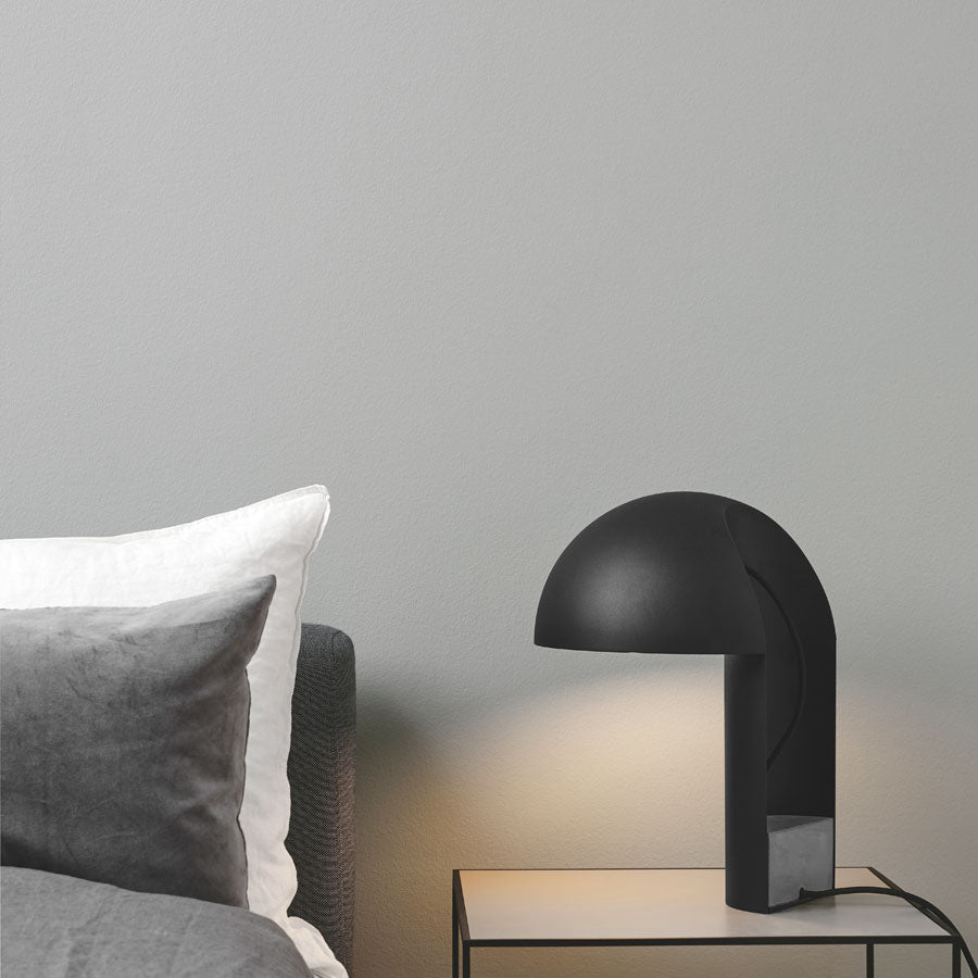 LEERY table lamp, black