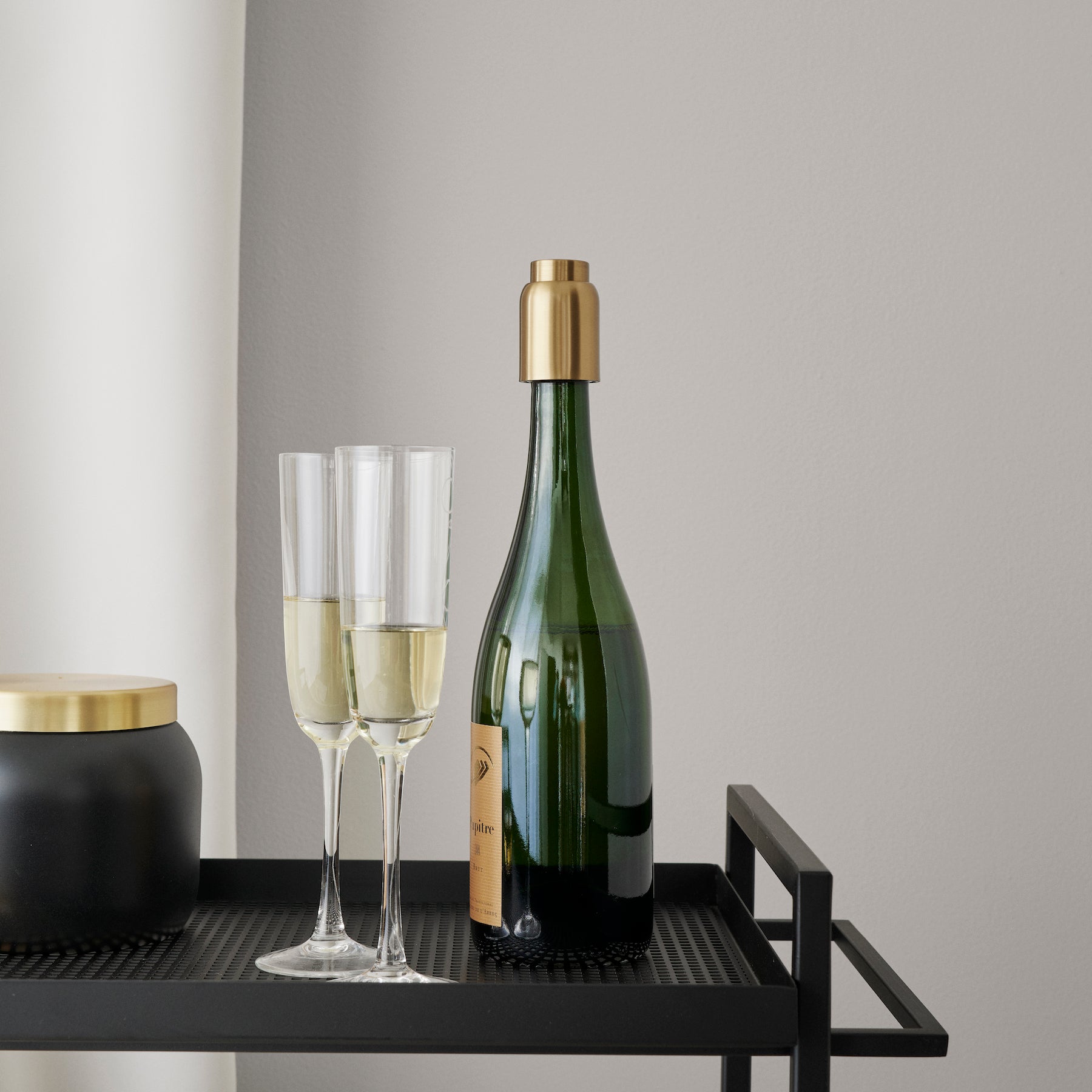 Collar Vacuum Seal Bottle Stopper - brushed brass
